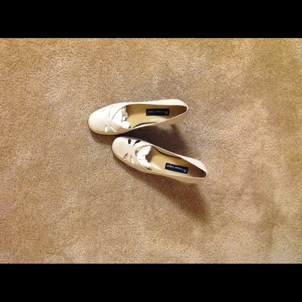 NEW beige heels 8 medium